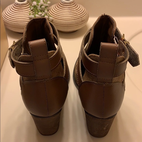 Mossimo Keagan Cognac Cut Out Booties 7.5 New - Picture 3 of 7